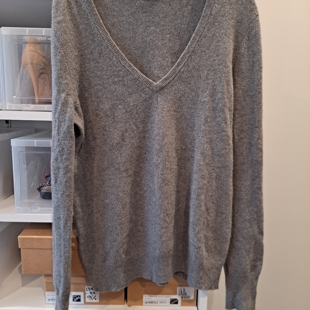 Equipment cashmere grey sweater size M